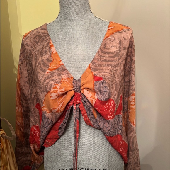 Such a vibe!!! This versatile silk top from Kantha ~ one of a kind print  💜🧡❤️ - Picture 5 of 6